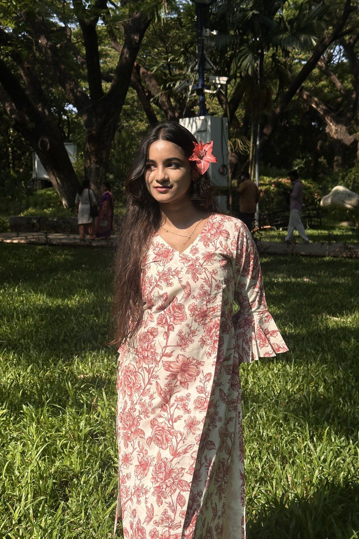 Full-length view of the rose garden wrap top